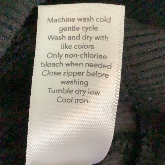 NWOT - Athleta Cozy Karma 1/4 Zip Pullover - black - size XLT - Picture 14 of 15